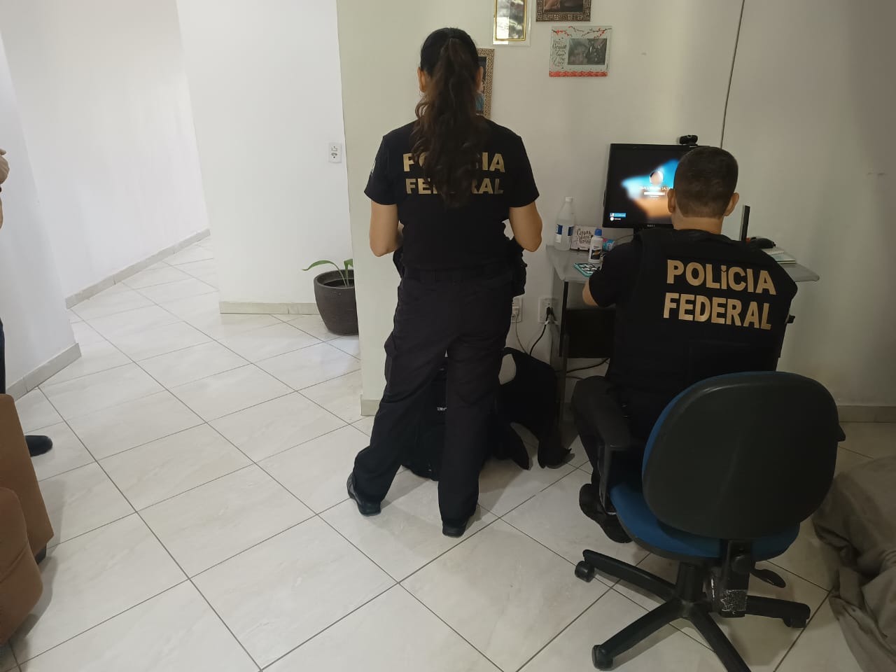 Barbeiro de Vila Velha é alvo da Polícia Federal em investigação contra  violência sexual na internet | Sim Notícias