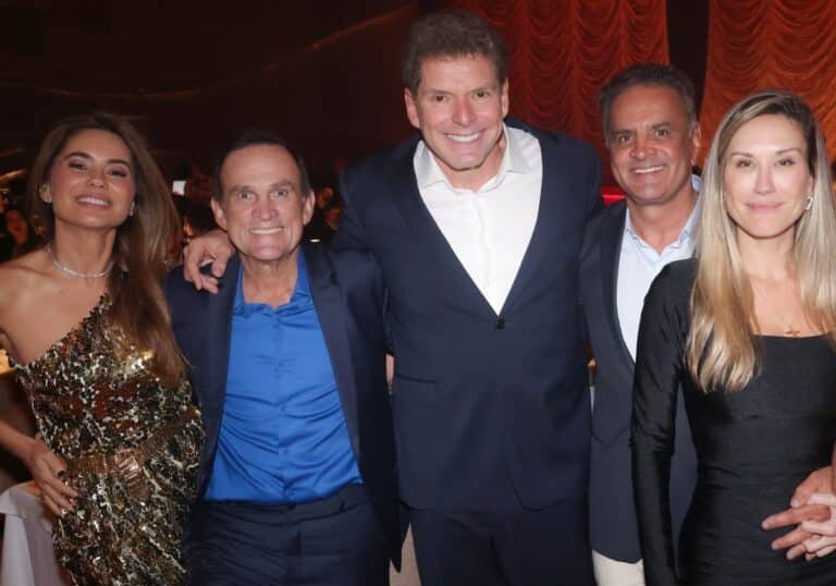 Debora e Edsá Sampaio, Alexandre Accioly, Aecio Neves e Leticia Weber