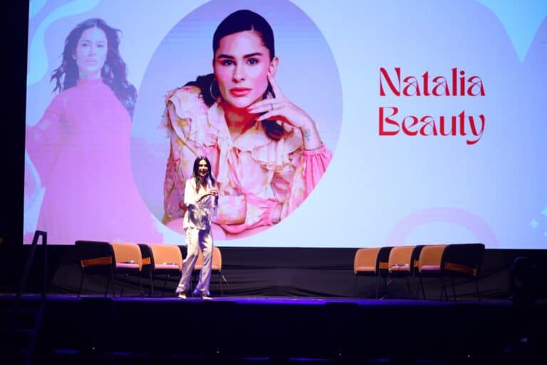 Natalia Beauty em sua palestra