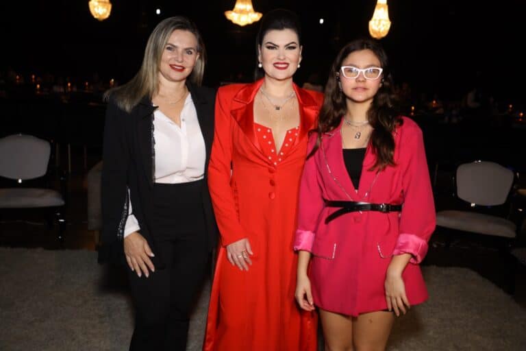 Luciene Costa, Andressa Hirle e Lara Hirle