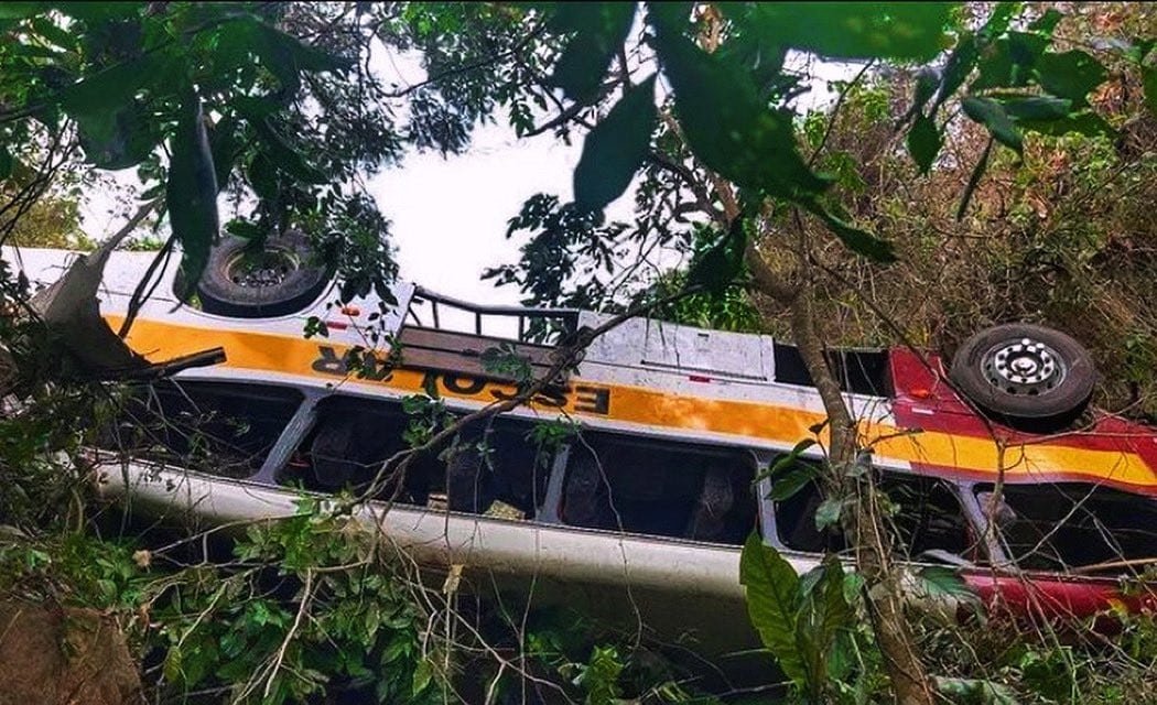 Acidente com ônibus deixa 18 mortos na Serra da Barriga, em Alagoas