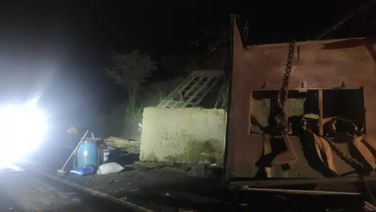 Acidente entre carreta e caminhão na BR 259 entre Colatina e Baixo Guandu. foto PRF 03