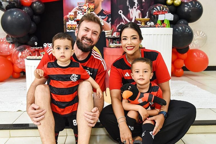 Sumaya Mameri El Aouar,o esposo Nisio Hoffmann e os filhos, Amin e Nabih