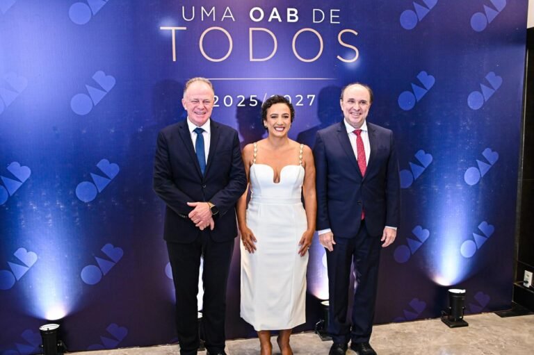 Governador Renato Casagrande, a presidente da OAB-ES Érica Neves e presidente do TJES, Samuel Meira Brasil