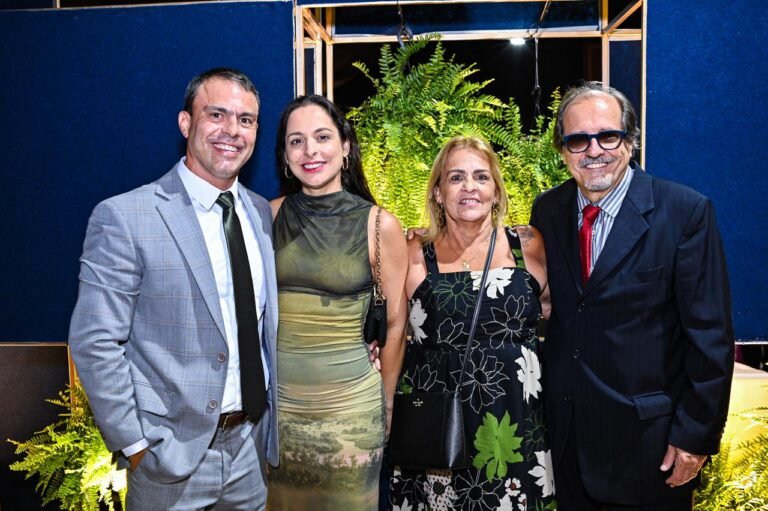 Flávia e Eduardo Sarlo, diretor da OAB-ES , Rossiene Sarlo e José Alberto Vieira