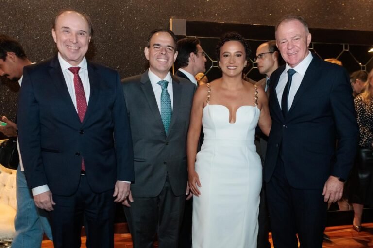 Presidente do TJES, desembargador Samuel Meira Brasil, Vice-presidente da OAB Nacional, Felipe Sarmento,  a presidente da OAB-ES Érica Neves e o governador  Renato Casagrande