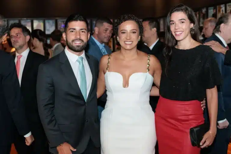 O vereador Aylton Dadalto, Érica Neves e Ana Paula Moreira