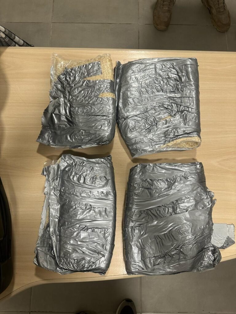 PF prende homem com 5 kg de cocaína em aeroporto 01