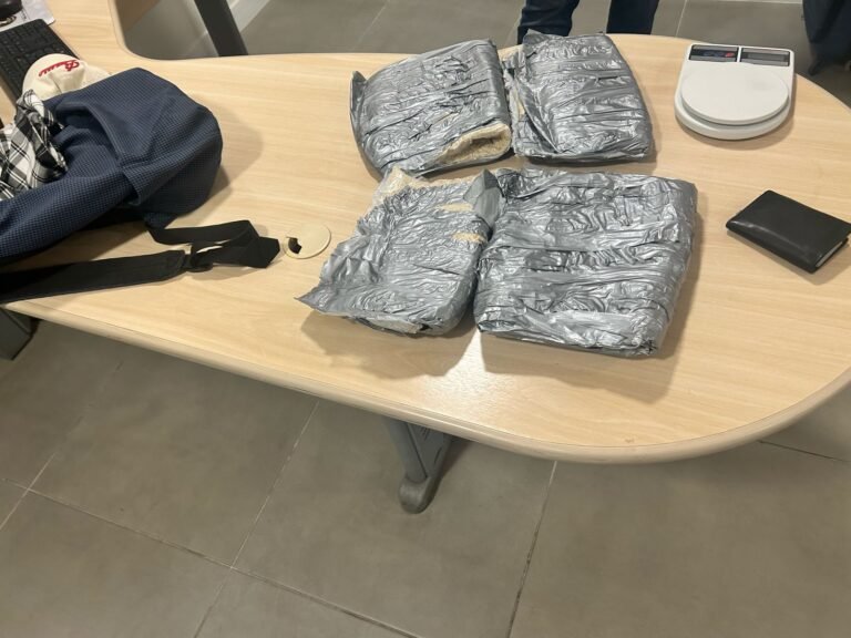 PF prende homem com 5 kg de cocaína em aeroporto 03