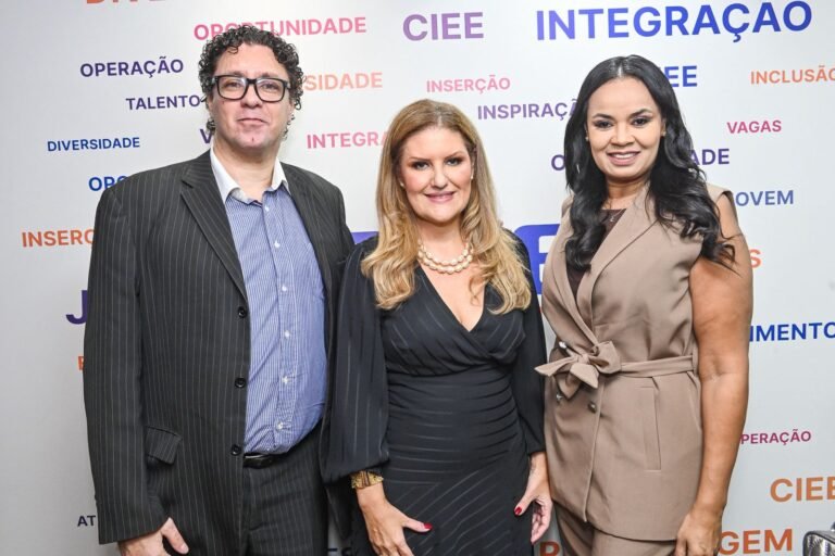 Márcio , Juliana Costa e Cris Rocha