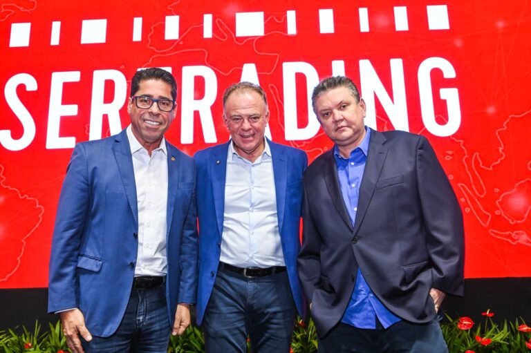 Marcelo Santos, presidente da Assembleia Legislativa, Renato Casagrande, governador do ES, e Euclério Sampaio, prefeito de Cariacica.