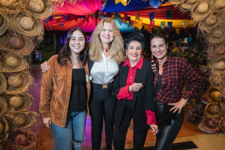 Gabriella Cabral, Anna Paula Cabral, Anna Angélica Cabral e Brunella Cabral.