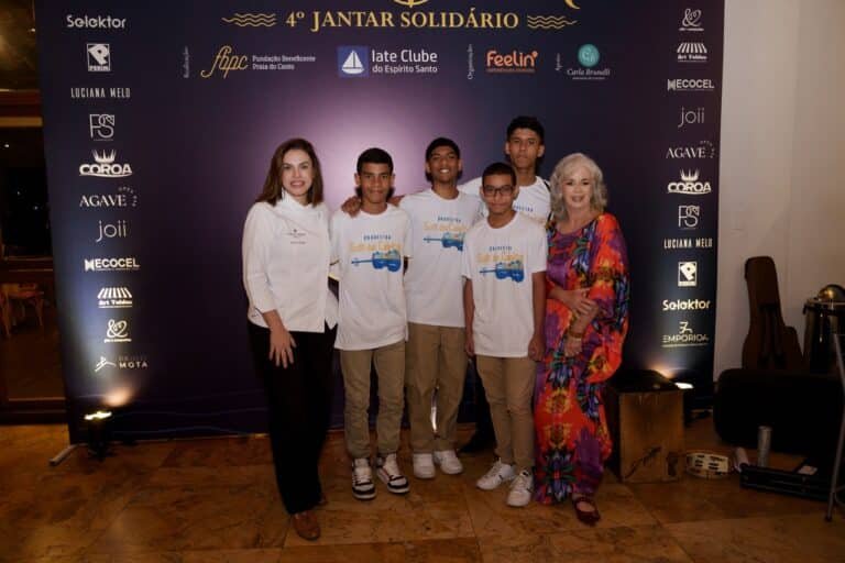 Flavia Gama e Patricia Asseff, com assistidos da fundacao.