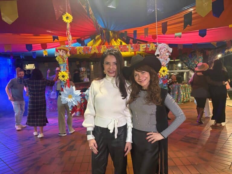 Ana Paola Teixeira e Kitia Perciano