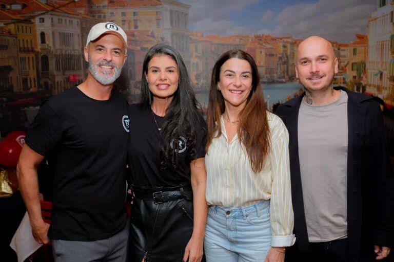 Ricardo e Carol Lobato, Juliana Almeida e Johnne Pereira