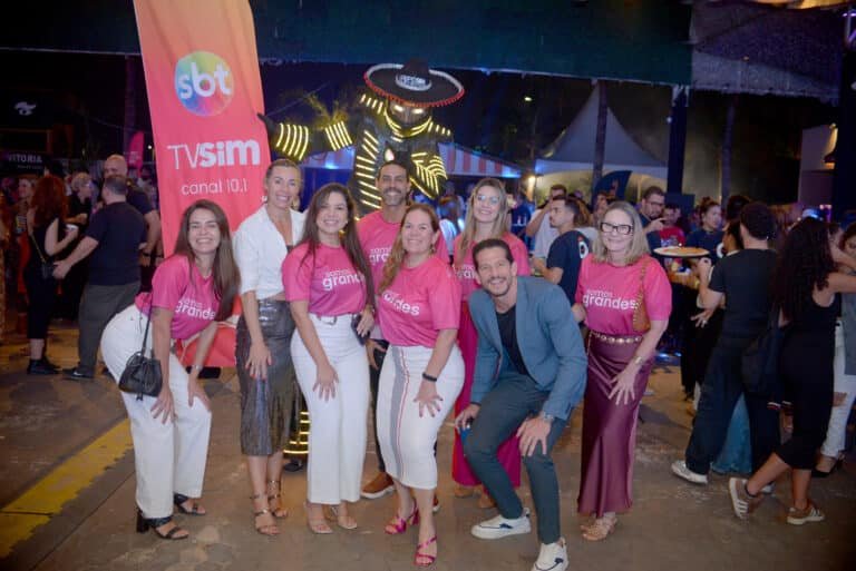 Equipe do Grupo SIM com Alexandre Pedroni , presidente do Sinapro-ES