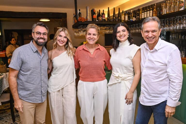 Fábio Portelle  e Sofia  Buzetto, Mônica Debbané, Joana e Rodrigo Barbosa