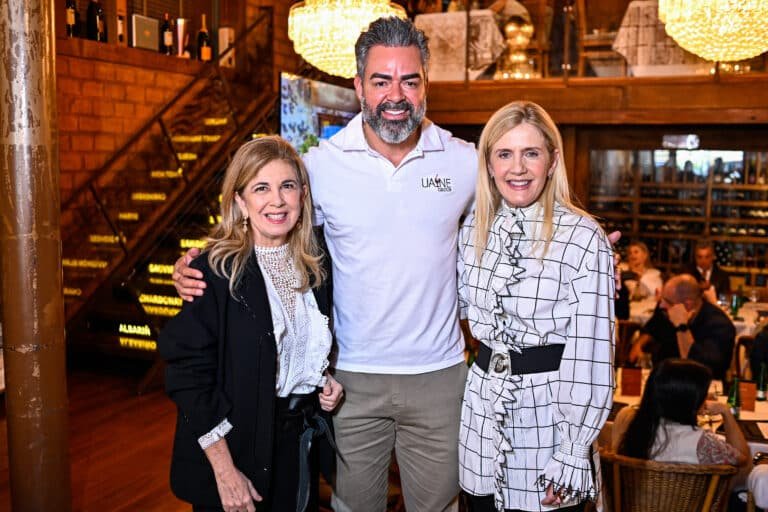 Claudia Louzada, com Leonardo Freitas e Cecília Zon Rody