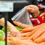 Mercados terão horário de funcionamento diferente nesta segunda