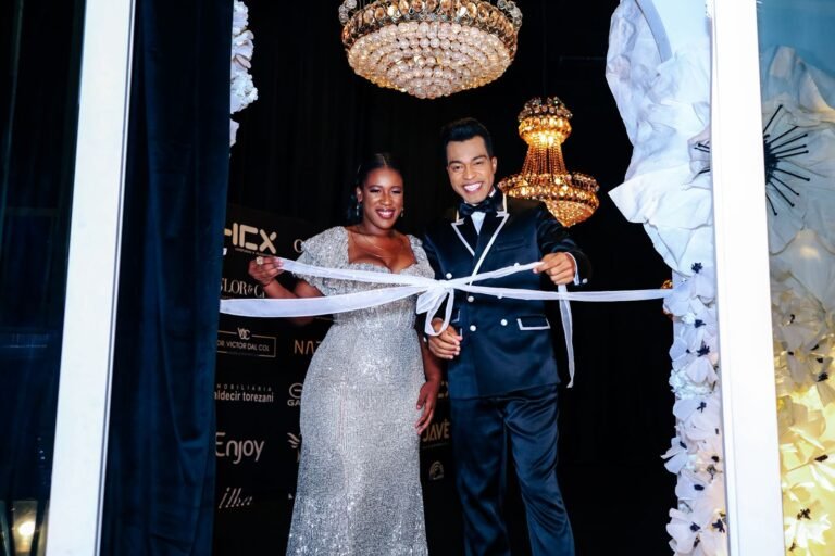 Marlon Vianna e sua irmã Alberta Rizzia Vianna na abertura do Baile da Capa