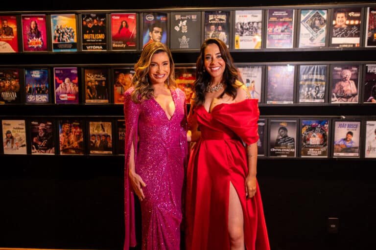 A apresentadora Chris Barth e a cantora Jackie Húver