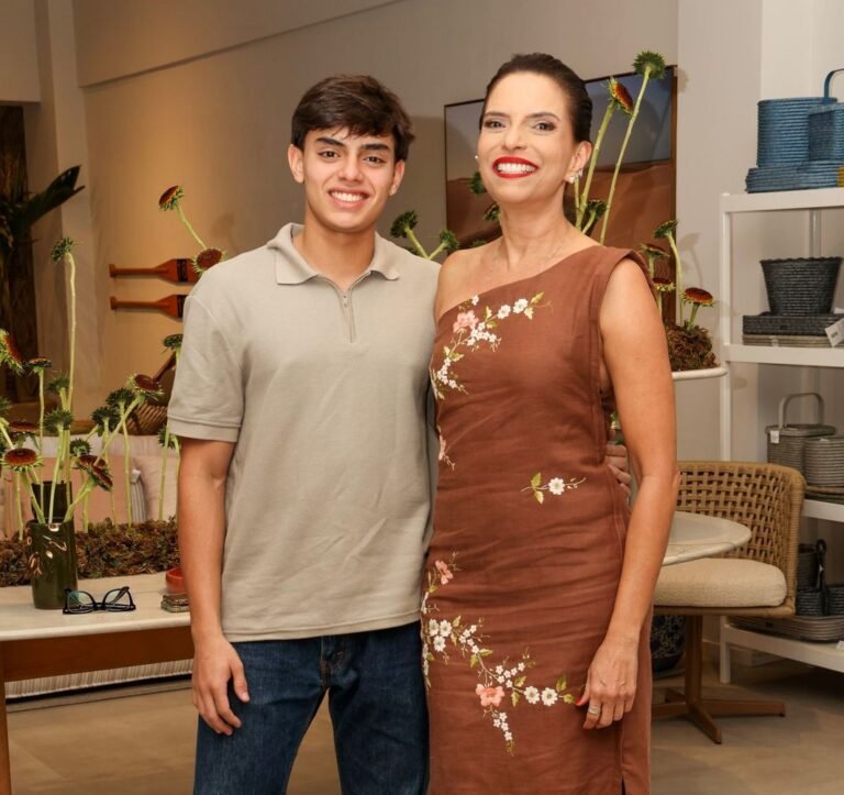 Bruna Medeiros e seu filho Leonardo.