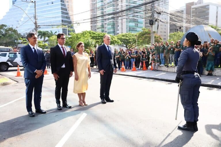 Janete Vargas, presidente do TJ com o governador Renato Casagrande, o vice Ricardo Ferraço e Marcelo Santos, presidente da Assembleia