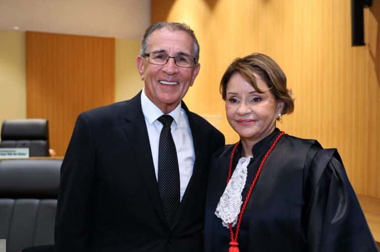 Carlos Simões e a desembargadora Janete Vargas Simões.