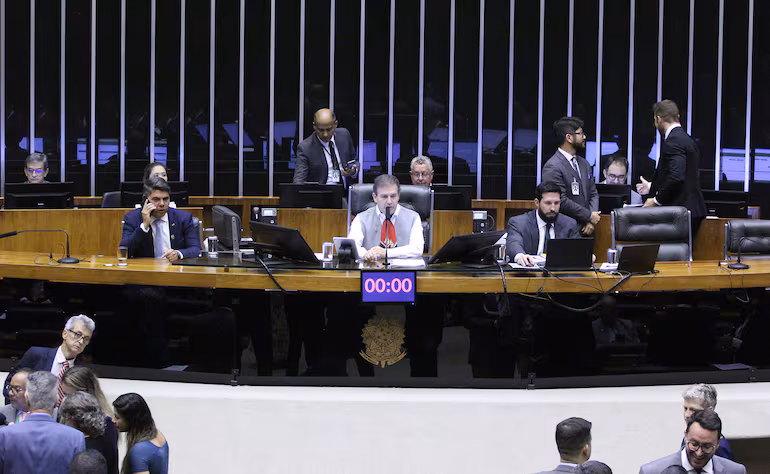 Armas-Vinicius-Loures-Camara-dos-Deputados