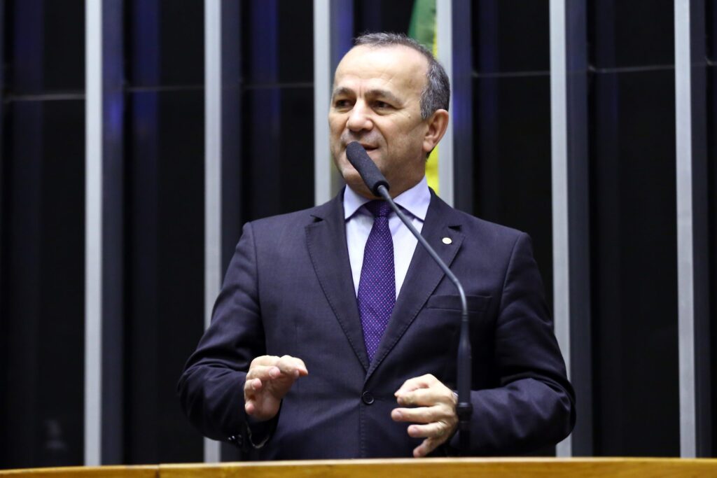 Dep.-Helder-Salomao-PES-scaled-3