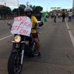 Motociclista em protesto na Terceira Ponte