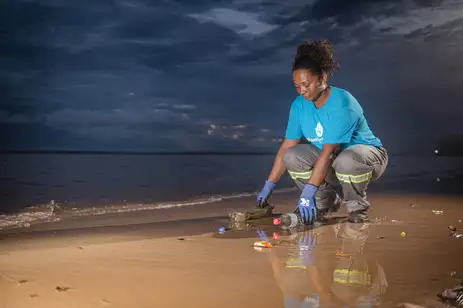 Manaus (AM), 30/05/2025 - Programa instalado em Manaus bonifica catadores para impedir que resíduos plásticos poluam rios da Amazônia. Foto: Sara Rangel/Divulgação