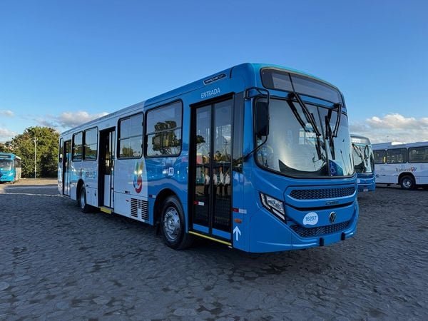 governador-anuncia-mais-66-novos-onibus-climatizados-para-o-transcol-2134162-article