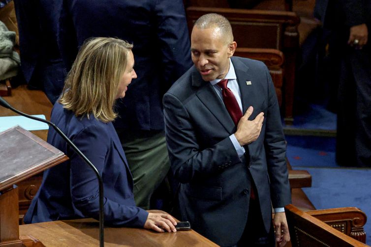 U.S. House Minority Leader Hakeem Jeffries (D-NY) speaks with a House member following his marathon speech and ahead of an expected vote in the U.S. House of Representatives on final passage of U.S. President Donald Trump's sweeping spending and tax bill, on Capitol Hill in Washington, D.C., U.S., July 3, 2025. REUTERS/Jonathan Ernst
