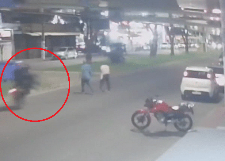 motociclista-fazendo-grau