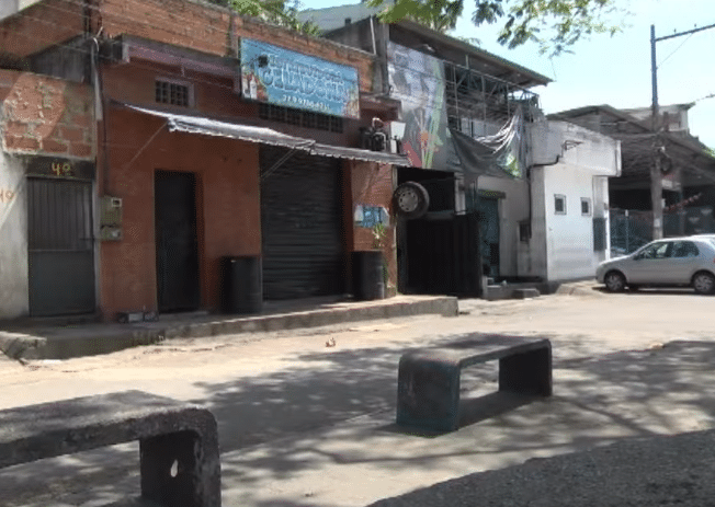 mulher-tenta-trocar-filha