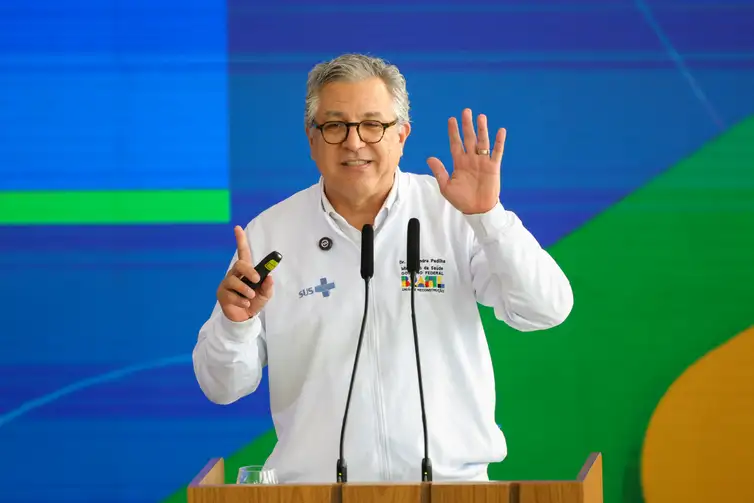Fabio Rodrigues-Pozzebom/ Agência Brasil Brasília, (DF) 30/04/2025 - O ministro da Saúde, Alexandre Padilha, durante cerimonia do novo programa para acelerar o atendimento e aproximar a população dos médicos especialistas no sistema único de saúde (SUS). Foto: Fabio Rodrigues-Pozzebom/ Agência Brasil