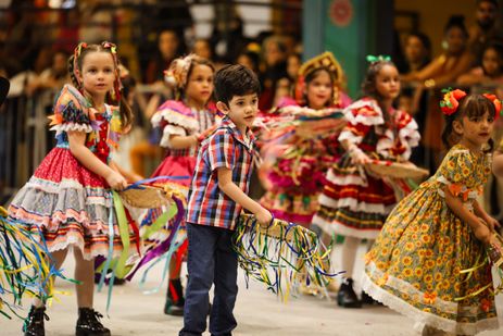 Tomaz Silva/Agência Btasil Campina Grande (PB), 15/06/2025 – Quadrilha infantil se apresenta na festa de São João, no Parque do Povo, em Campina Grande. Tomaz Silva/Agência Brasil