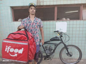 Luiz Cladio Ferreira/Agência Brasil Brasília (DF), 21/06/2025 - Vida de entregador: Ifood anuncia mudanças, mas trabalhadores criticam. Valderson Amorim. Foto: Luiz Cladio Ferreira/Agência Brasil