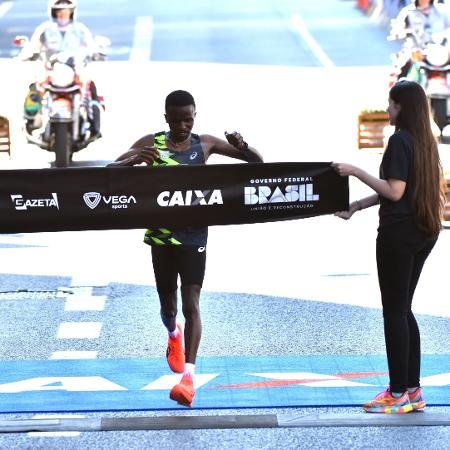 wilston-too-cruza-linha-de-chegada-na-sao-silvestre-de-2024-1735648713009_v2_450x450