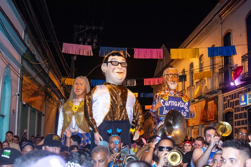 Bonecos gigantes no carnaval de Santa Leopoldina