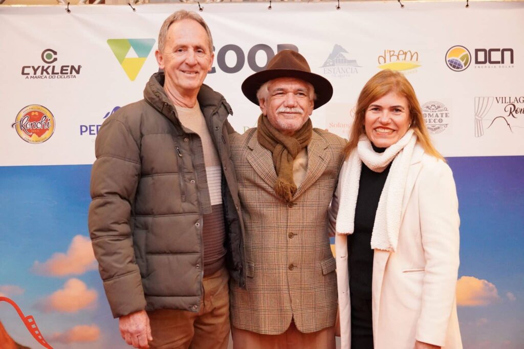 O-gerente-de-cultura-de-Domingos-Martins-Werner-Brusk-Jackson-Antunes-e-a-secretaria-de-cultura-e-turismo-de-DM-Maria-Penha-Quinteiro-scaled