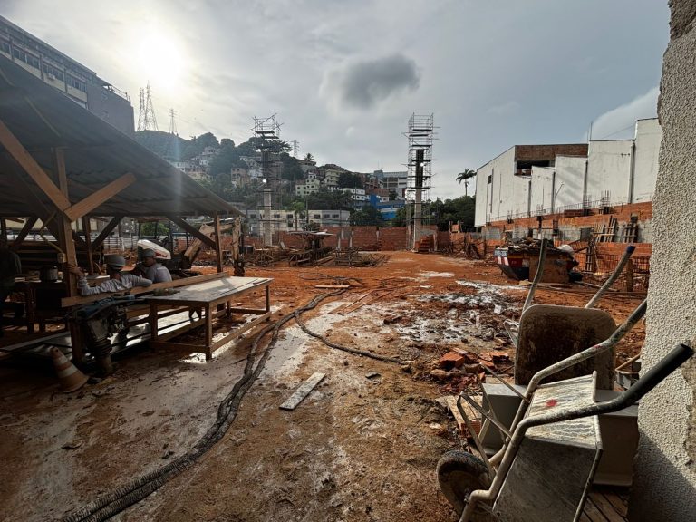 Obra no antigo Ginásio Jones dos Santos Neves (DED), em Bento Ferreira, em Vitória