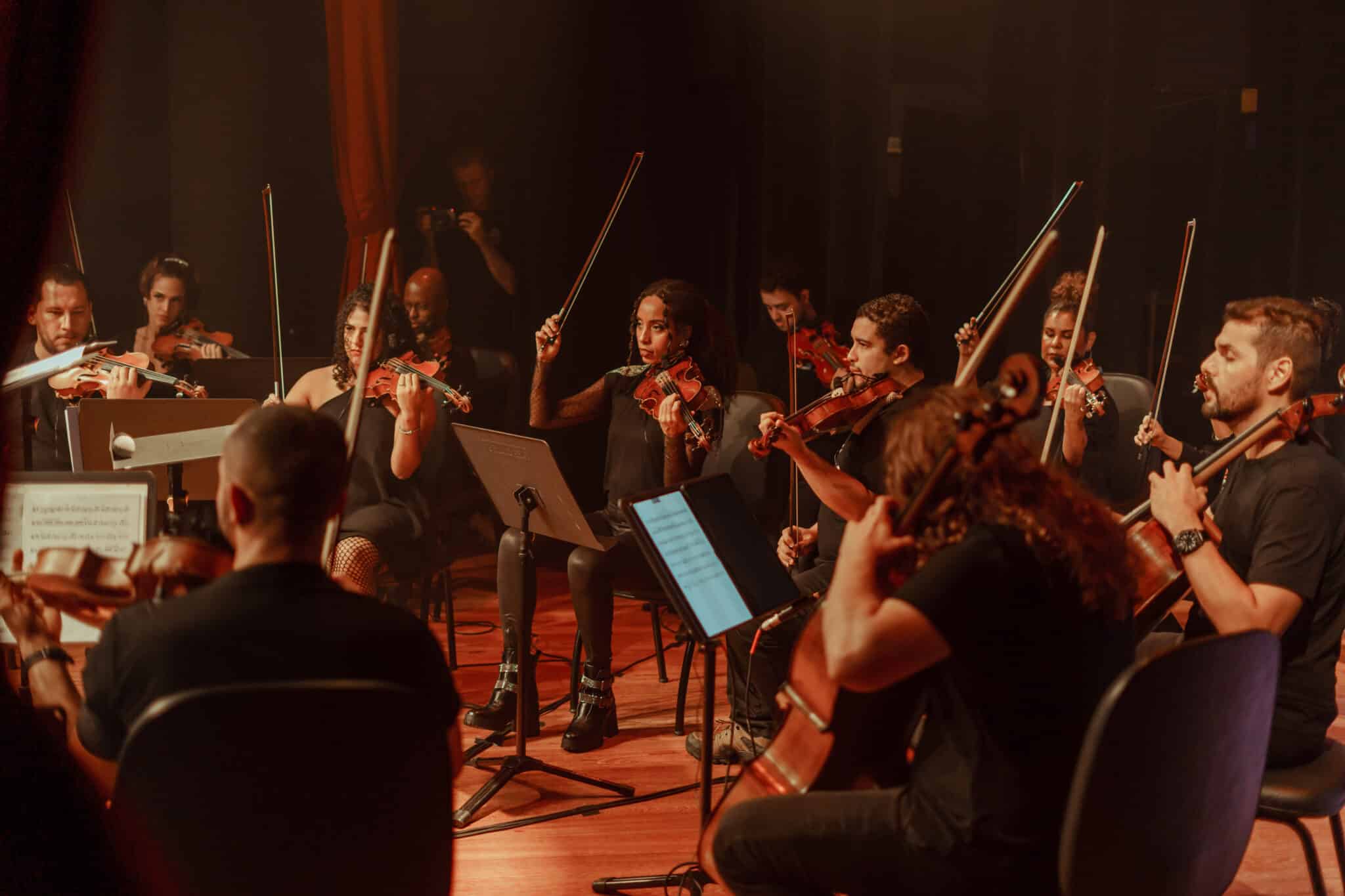 O Festival Sesi Som celebra os 25 anos do Teatro do Sesi com a Orquestra Camerata Sesi e o Coro Vox, em um concerto que une Bach, Schubert e Marcelo Rauta na noite de 15 de agosto, em Vitória. Foto: Divulgação