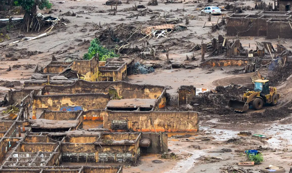 Rompimento da barragem de Fundão, em Mariana