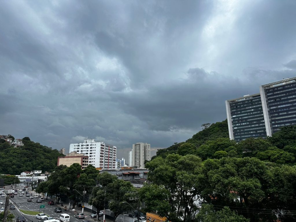 Tempo nublado em Vitória