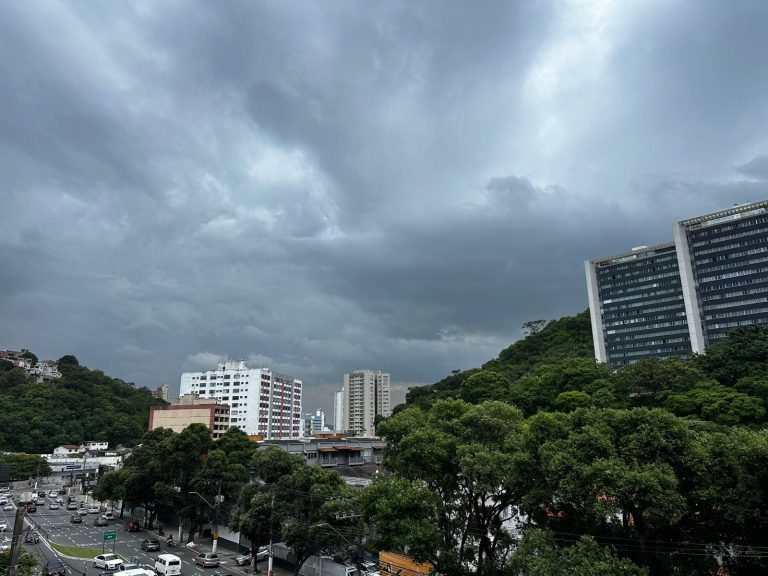 Tempo nublado em Vitória