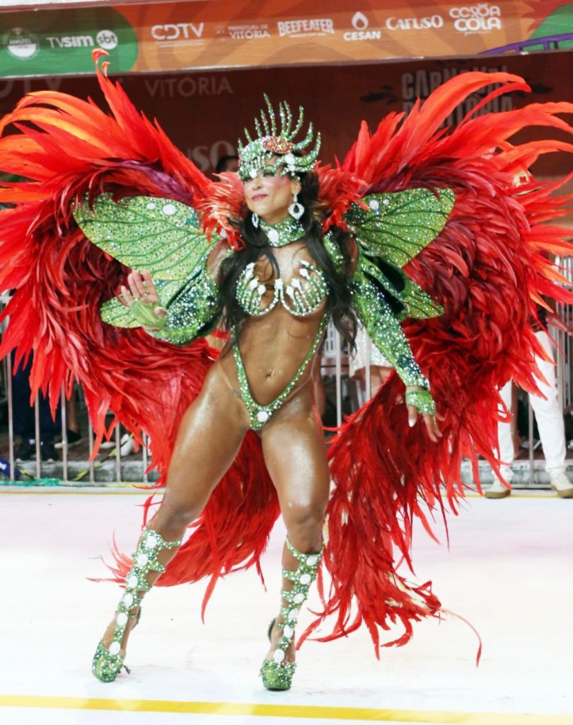 Layla Bastos, rainha de bateria da MUG — poder, brilho e ousadia. Foto:José Augusto Tovar.