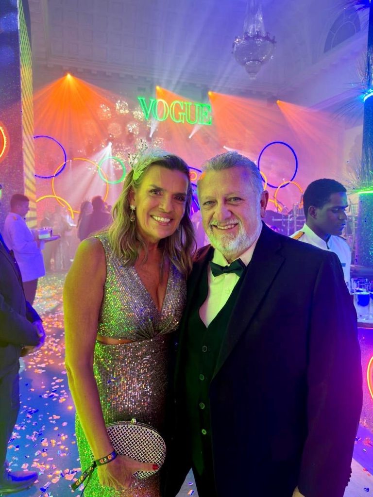 Baile da Vogue- Dr. Carlos Vieira, presidente da CAIXA, e sua esposa Izabela Vieira prestigiaram o sofisticado Baile da Vogue, realizado no icônico Copacabana Palace, no Rio de Janeiro.