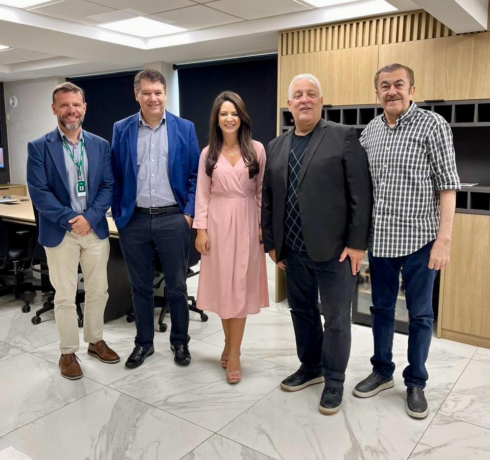 Flashback e emoção marcam os 60 anos de Andressa De Prá